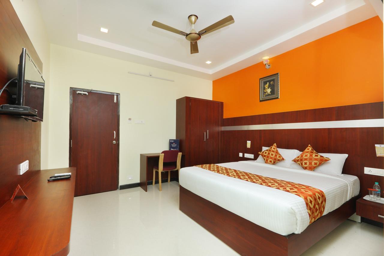 Oyo 15115 Hotel Ramcharan Residency Тирупати Экстерьер фото