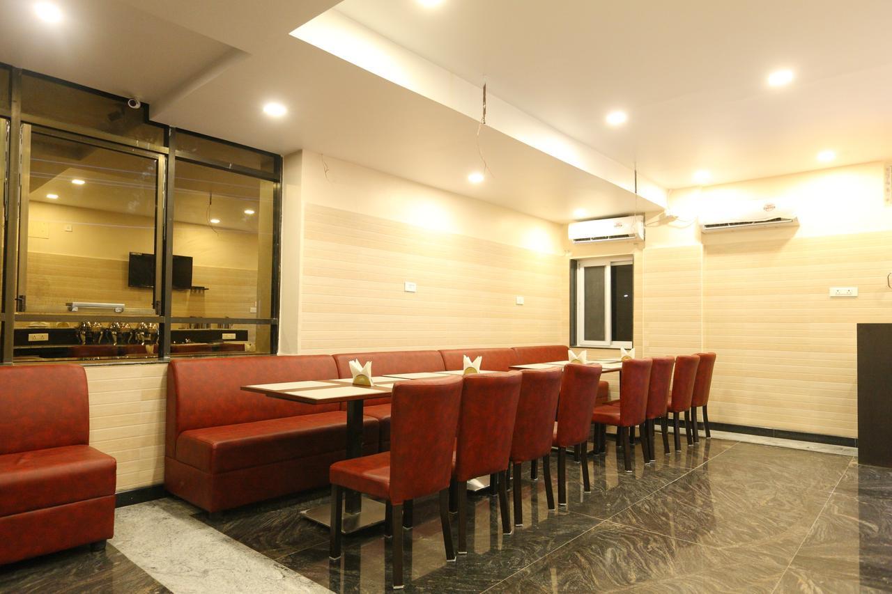 Oyo 15115 Hotel Ramcharan Residency Тирупати Экстерьер фото